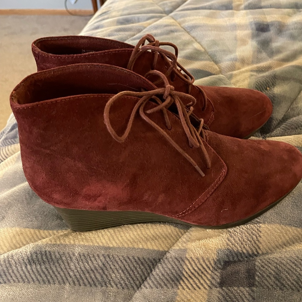 Clarks maroon suede booties